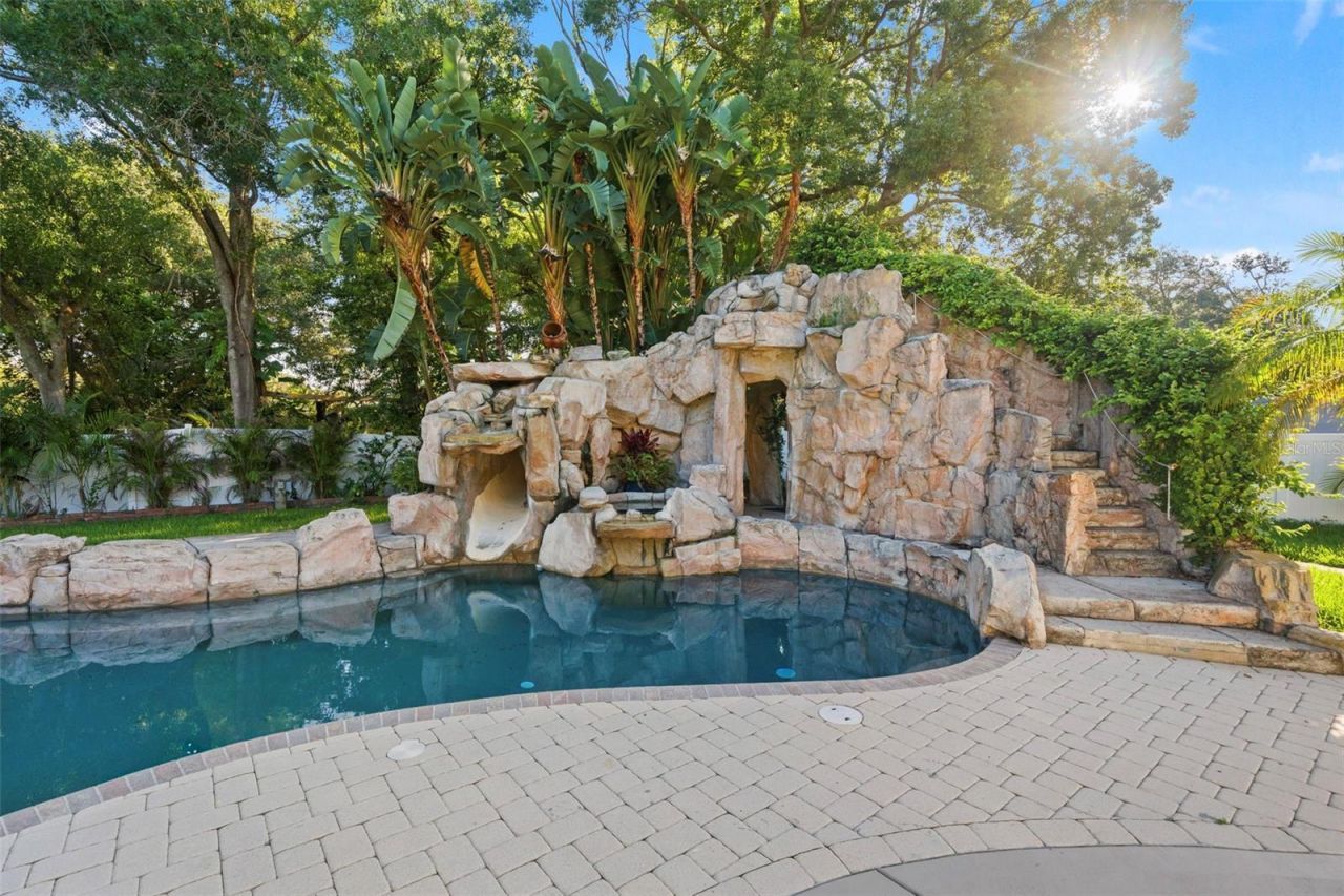 2521 Lake Ellen Drive, Tampa, FL 33618 Photo
