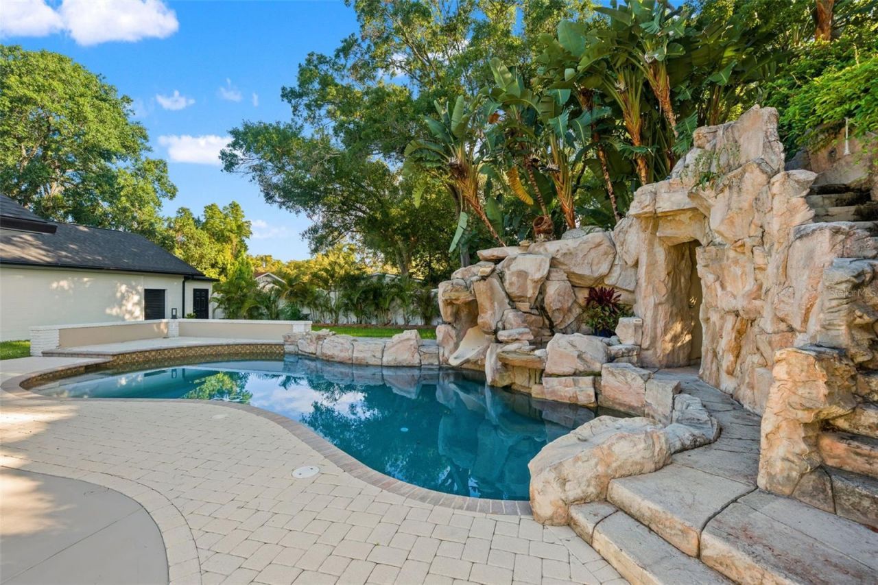 2521 Lake Ellen Drive, Tampa, FL 33618 Photo