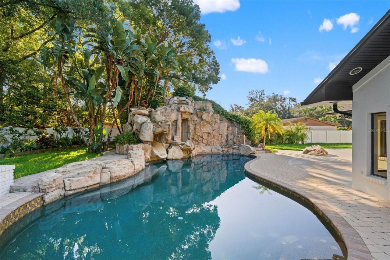 2521 Lake Ellen Drive, Tampa, FL 33618 Photo