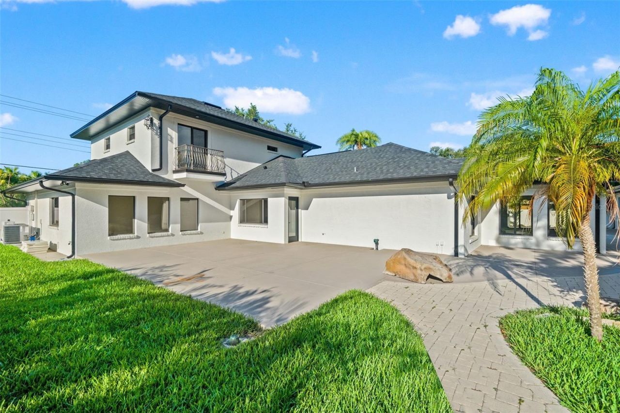 2521 Lake Ellen Drive, Tampa, FL 33618 Photo