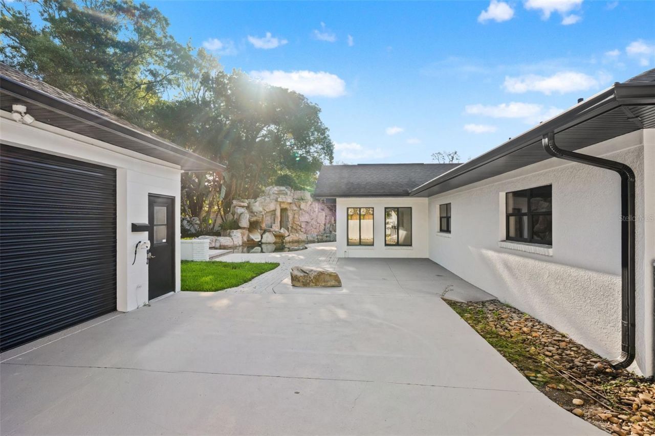 2521 Lake Ellen Drive, Tampa, FL 33618 Photo