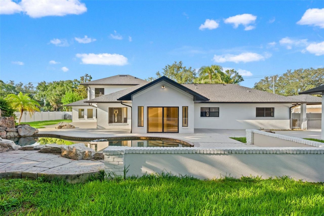 2521 Lake Ellen Drive, Tampa, FL 33618 Photo