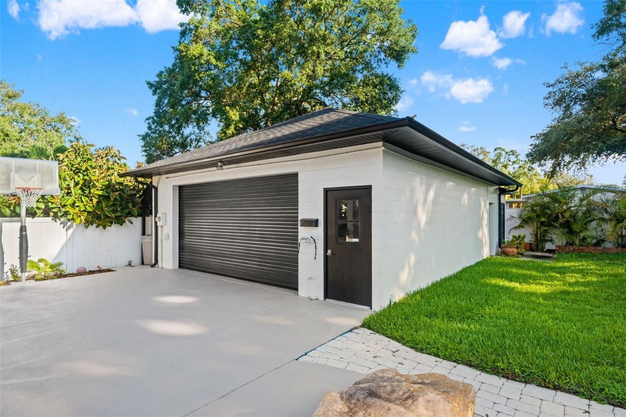 2521 Lake Ellen Drive, Tampa, FL 33618 Photo