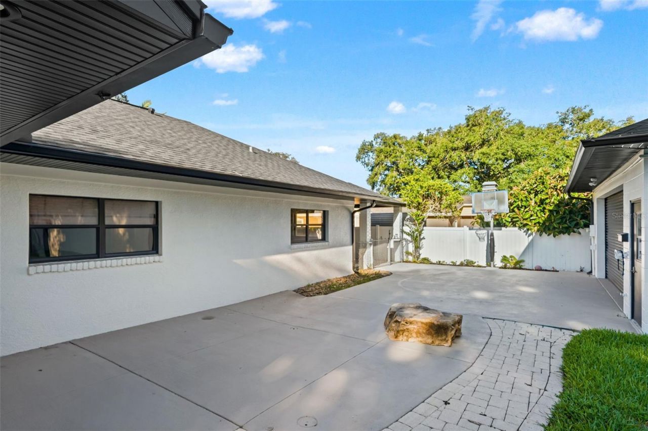 2521 Lake Ellen Drive, Tampa, FL 33618 Photo