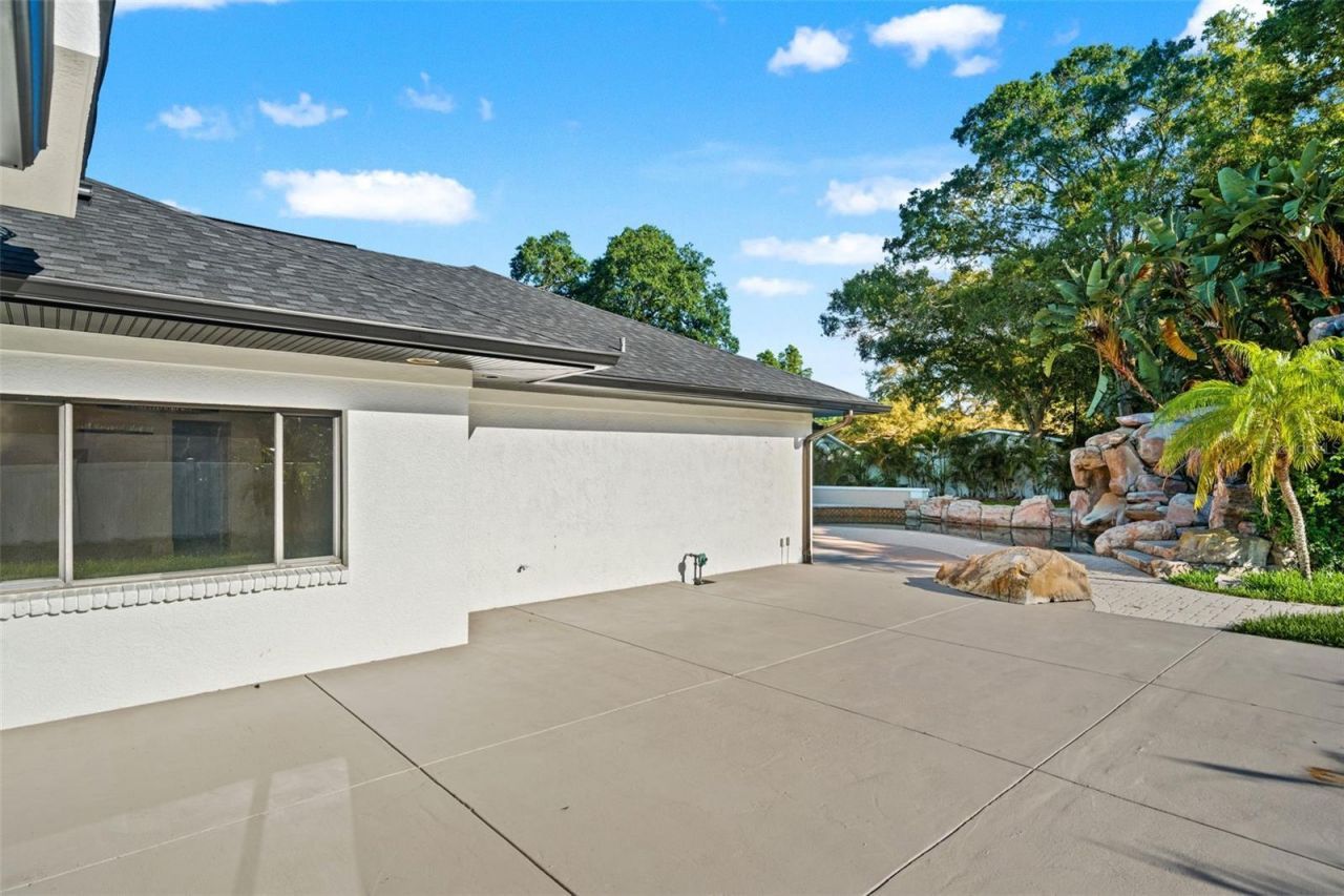 2521 Lake Ellen Drive, Tampa, FL 33618 Photo