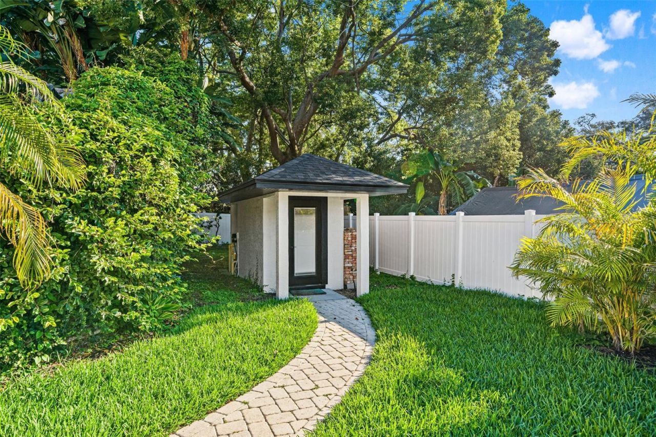 2521 Lake Ellen Drive, Tampa, FL 33618 Photo
