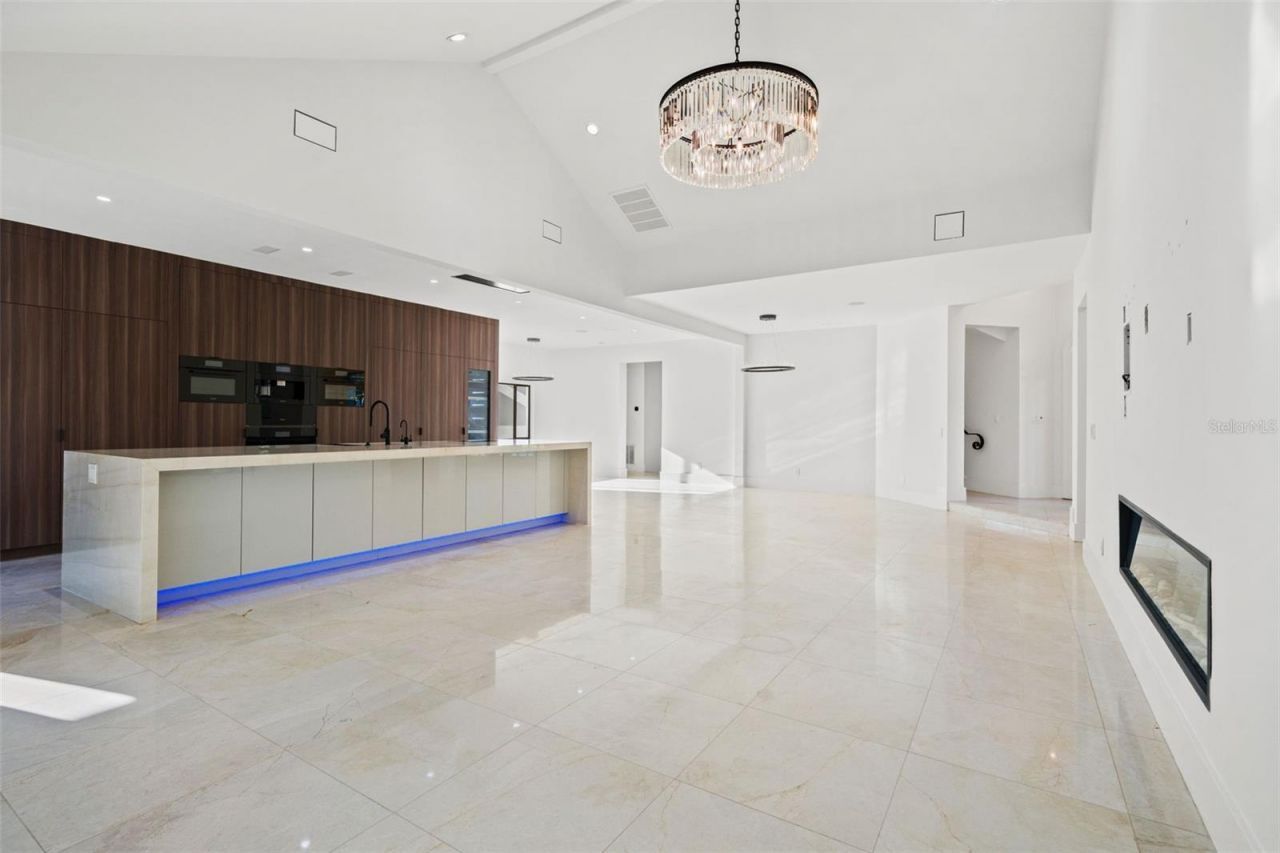 2521 Lake Ellen Drive, Tampa, FL 33618 Photo