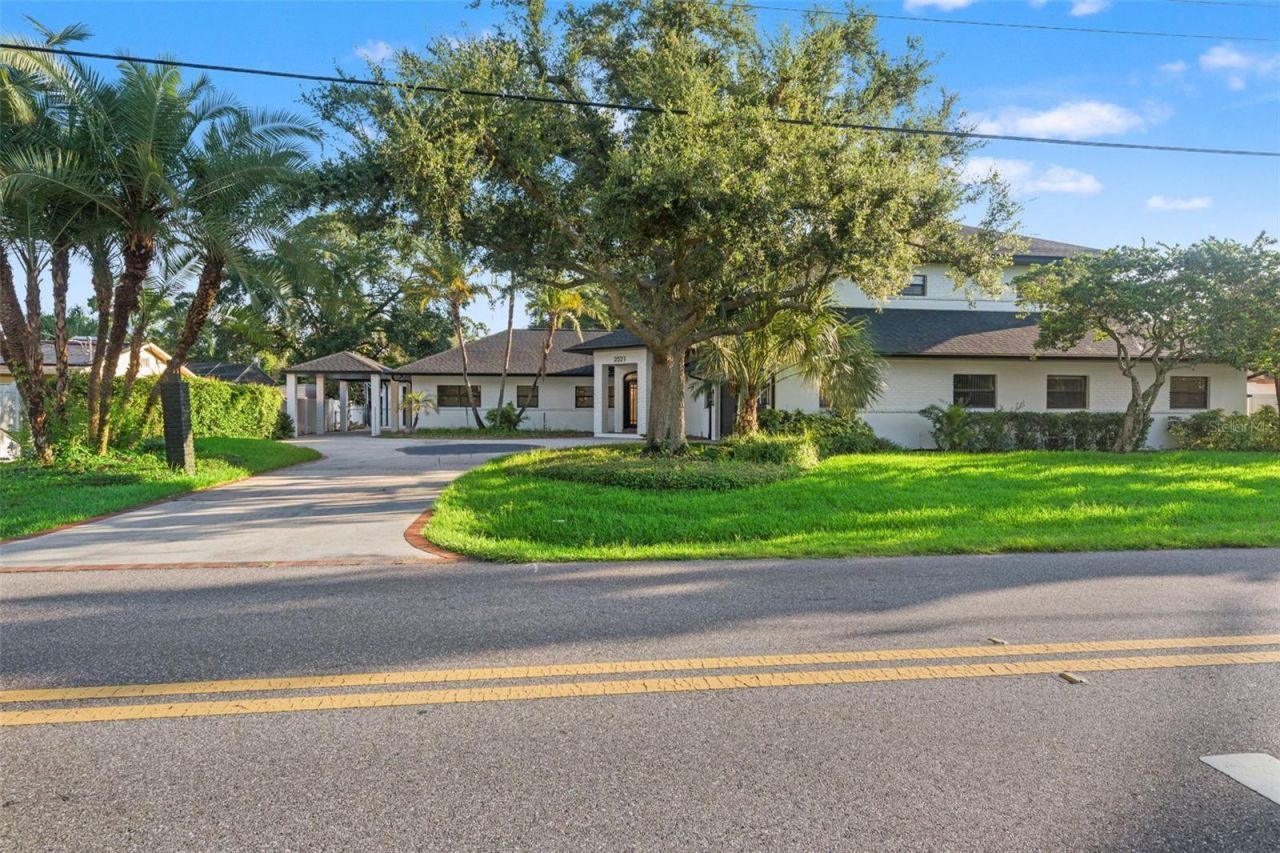 2521 Lake Ellen Drive, Tampa, FL 33618 Photo