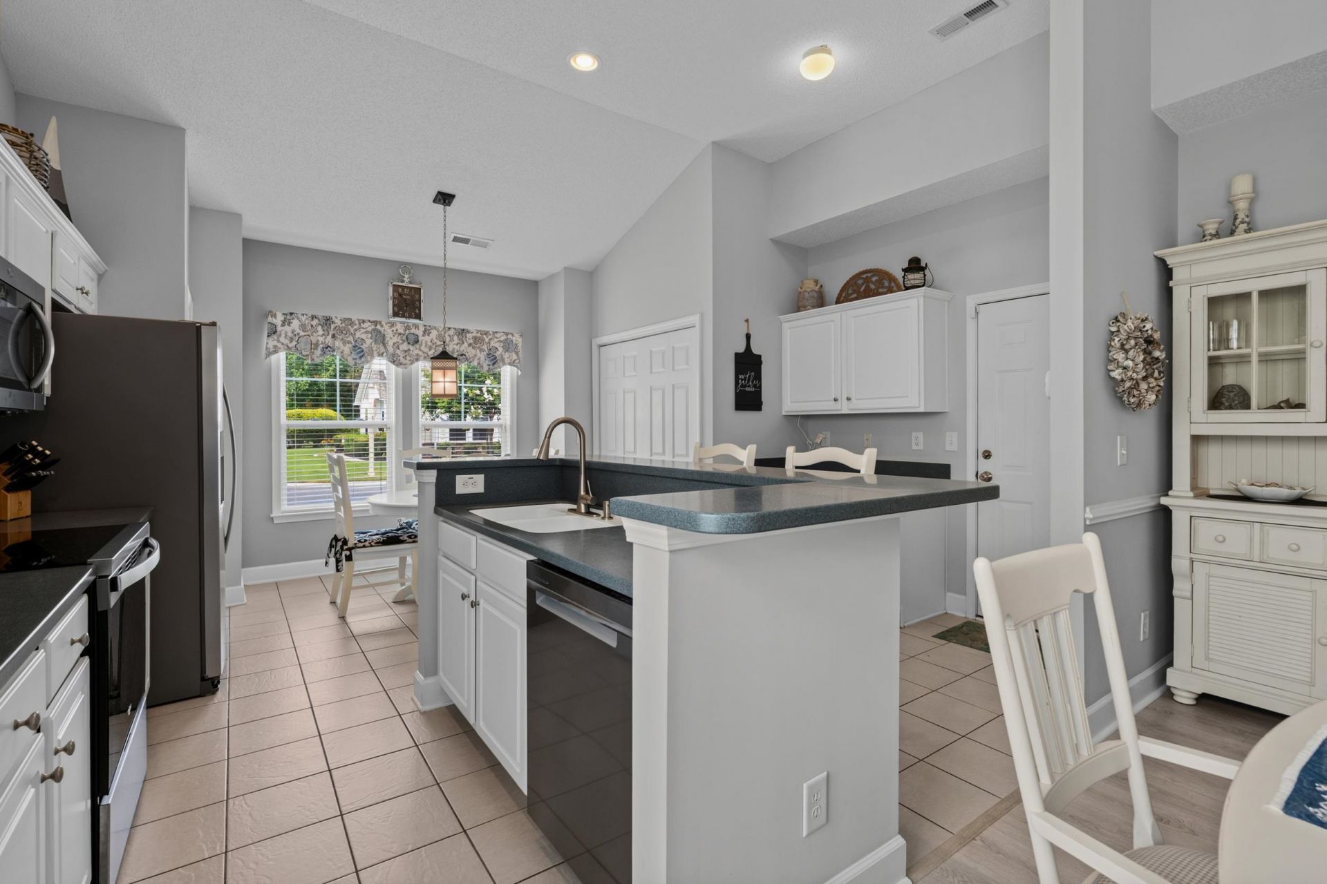 6095 Catalina Dr. Photo 29