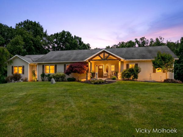 817 Pheasant Ridge Drive, Hastings, MI 49058