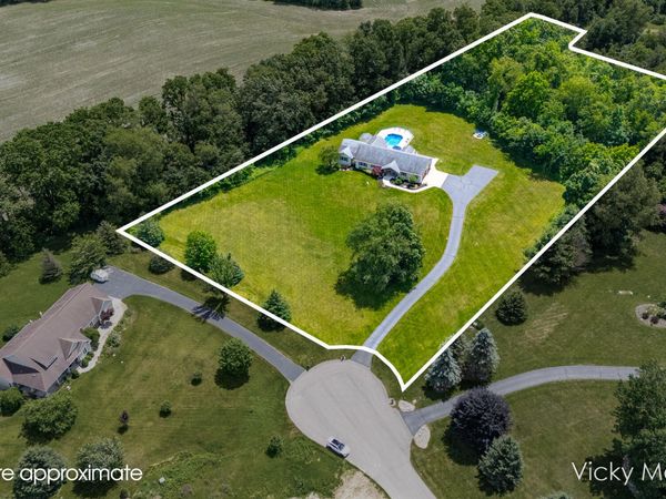 817 Pheasant Ridge Drive, Hastings, MI 49058