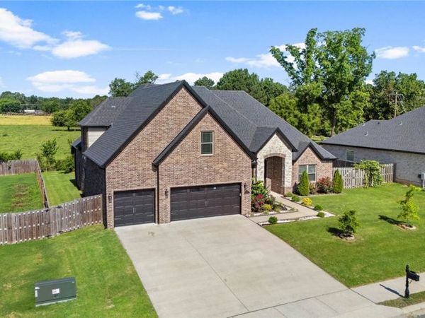 1010 Huntleigh Drive, Bentonville, AR 72713