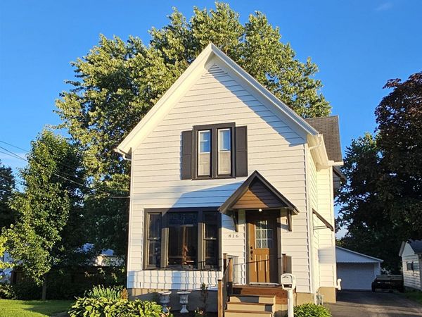 816 E KNOX Street, Galesburg, IL 61401