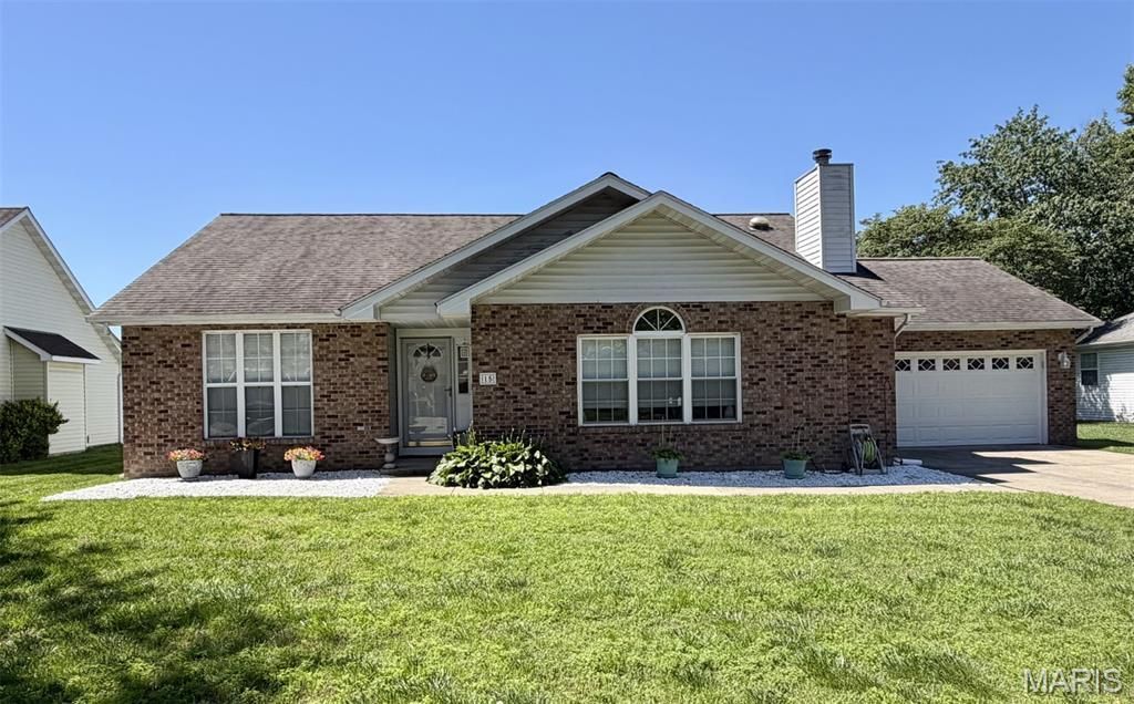 15 Michelle Drive , Mascoutah, IL 62258 Main Photo