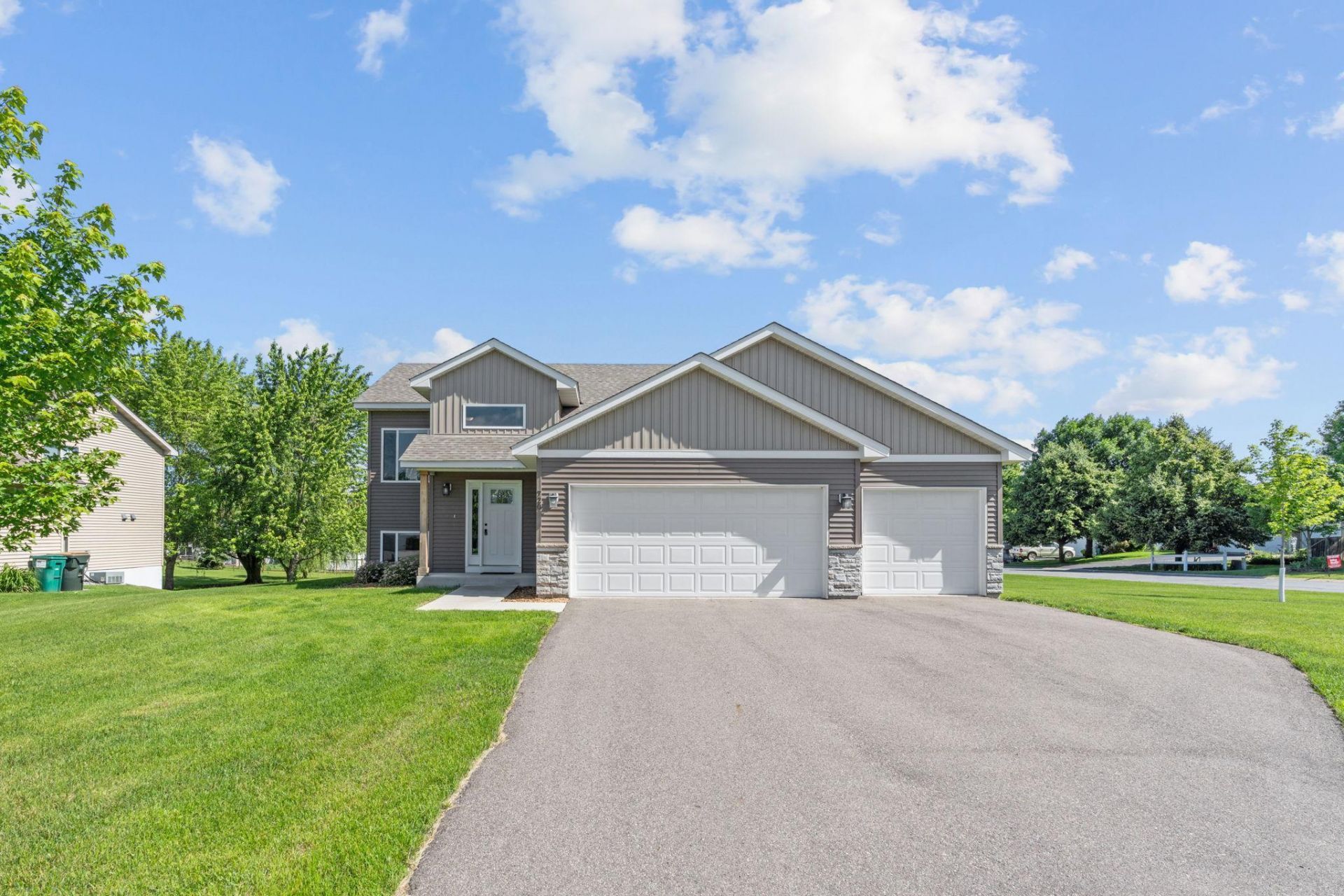 720 Mallard Avenue , Winsted, MN 55395