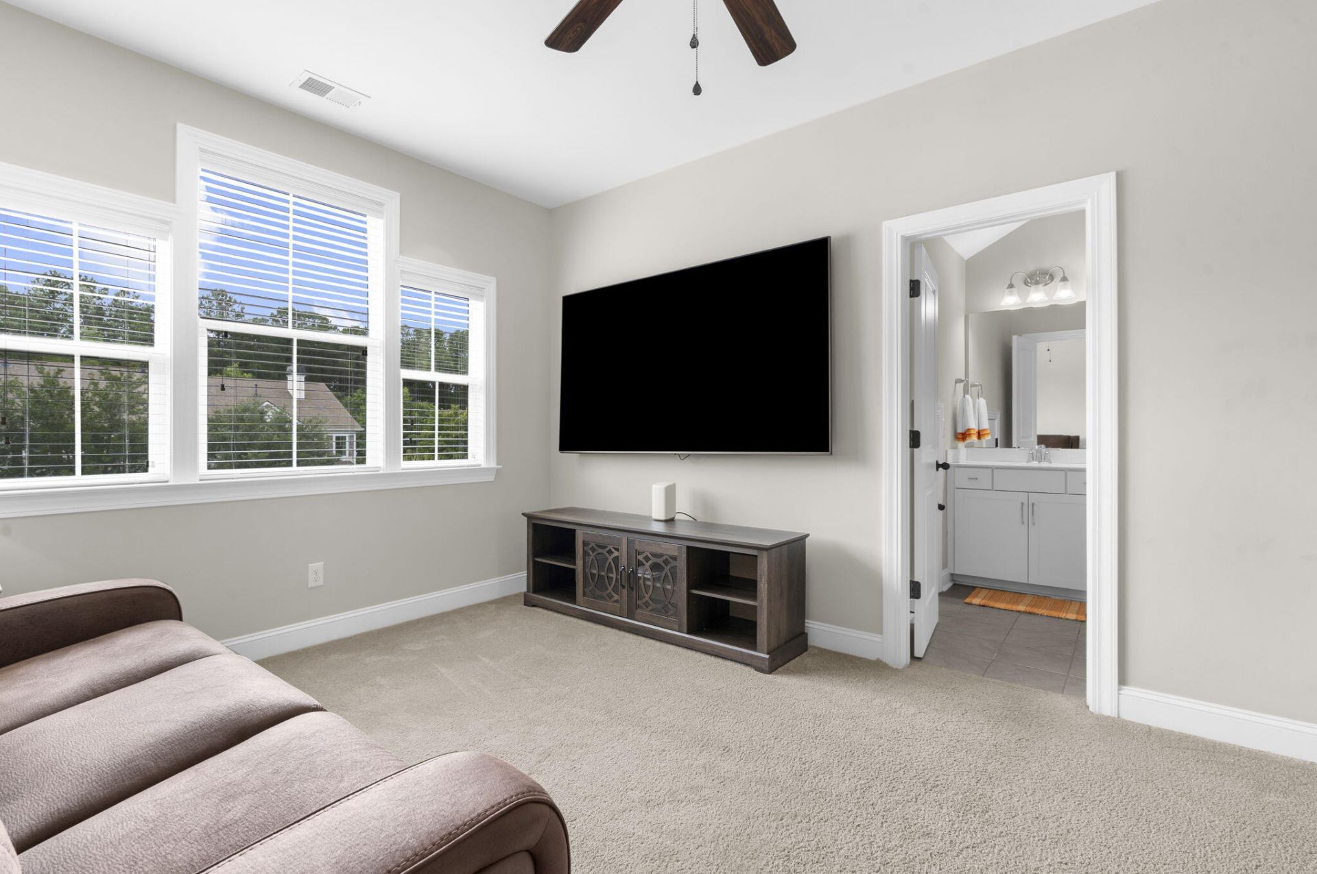 3333 Stockdale Street Photo 17