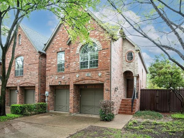 4144 Towne Green Circle, Addison, TX 75001