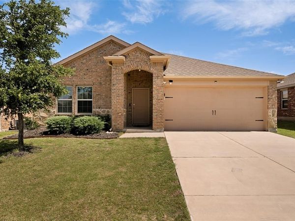 905 English Drive , Aubrey, TX 76227