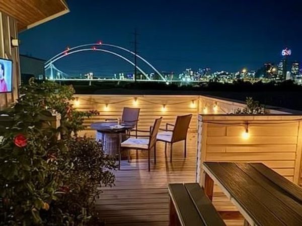 381 E Greenbriar Lane, Unit 304, Dallas, TX 75203
