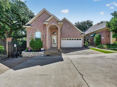 5027 Pershing Avenue, Fort Worth, TX 76107