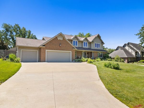 8620 Horton Circle, Urbandale, IA 50322
