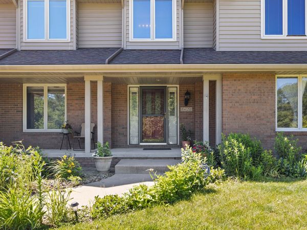 8620 Horton Circle, Urbandale, IA 50322