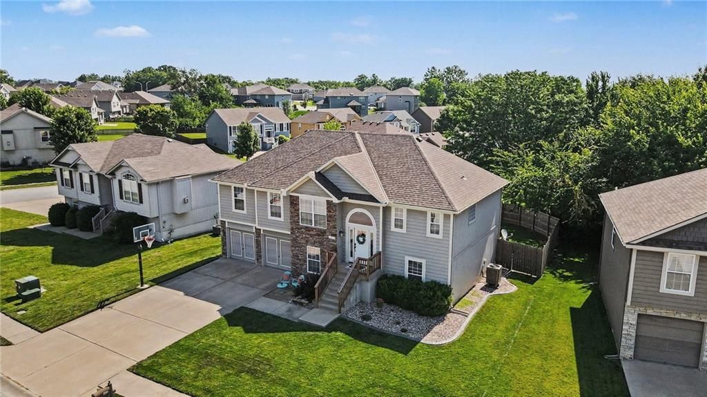 8427 N Kensington Avenue, Kansas City, MO 64156 Main Photo