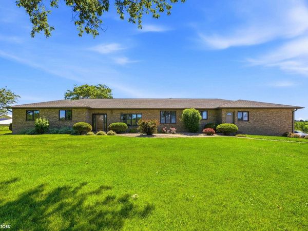 2276 400th Avenue, Victor, IA 52347