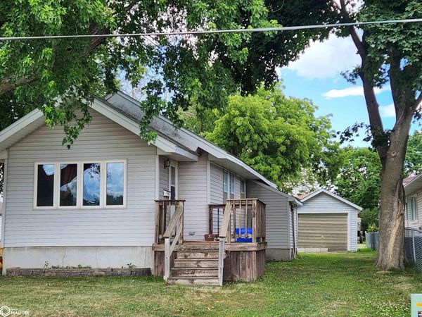 40 27th Street SW, Mason City, IA 50401