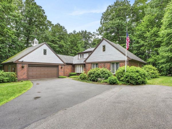 28 Buttonwood Road, Bedford, NH 03110