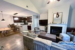 1108 Grove Park photo 4