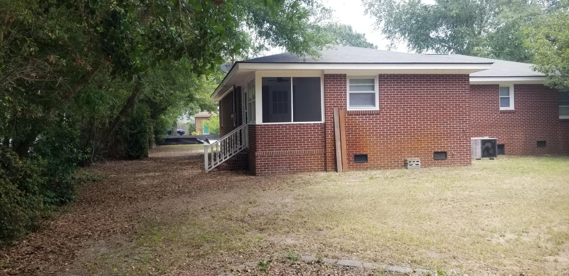 1439 Allen Street Photo 4