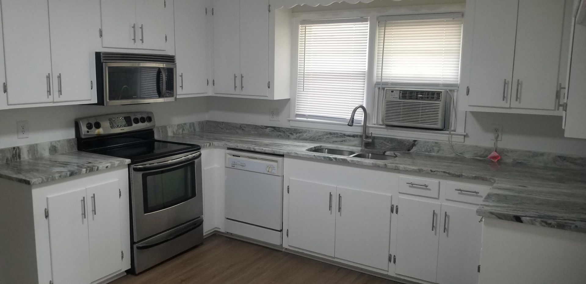 1439 Allen Street Photo 8