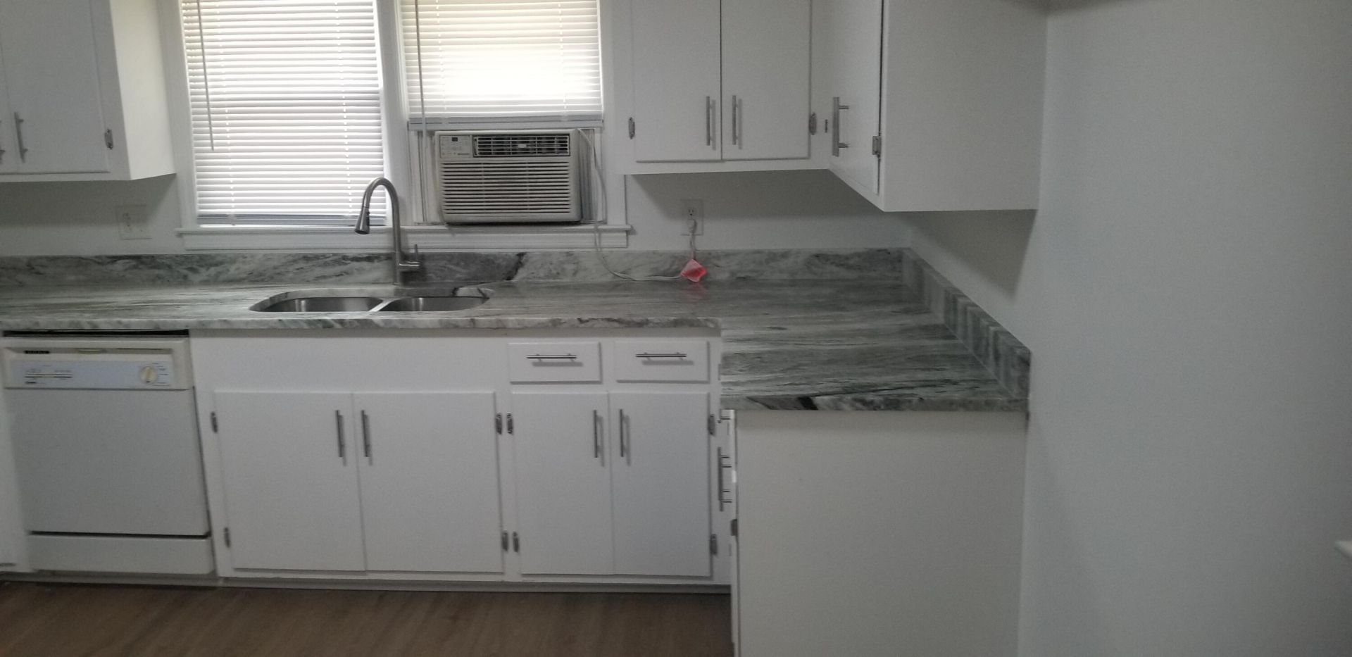 1439 Allen Street Photo 9