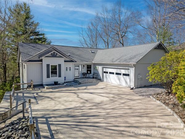 552 Kanasgowa Drive , Brevard, NC 28712