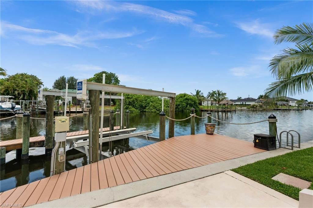 2106 SE 20th Ln, Cape Coral, FL 33990 Photo