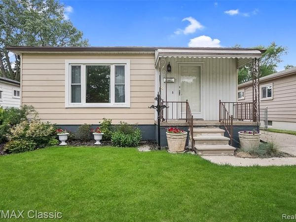 7218 Sterling , Center Line, MI 48015
