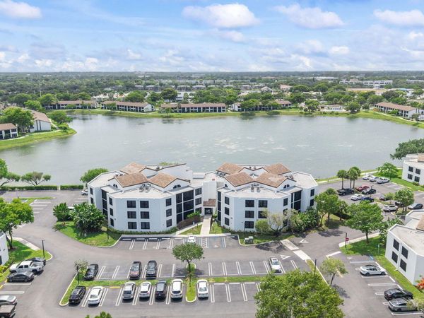 212 Lake Pointe Drive, Unit 302, Oakland Park, FL 33309