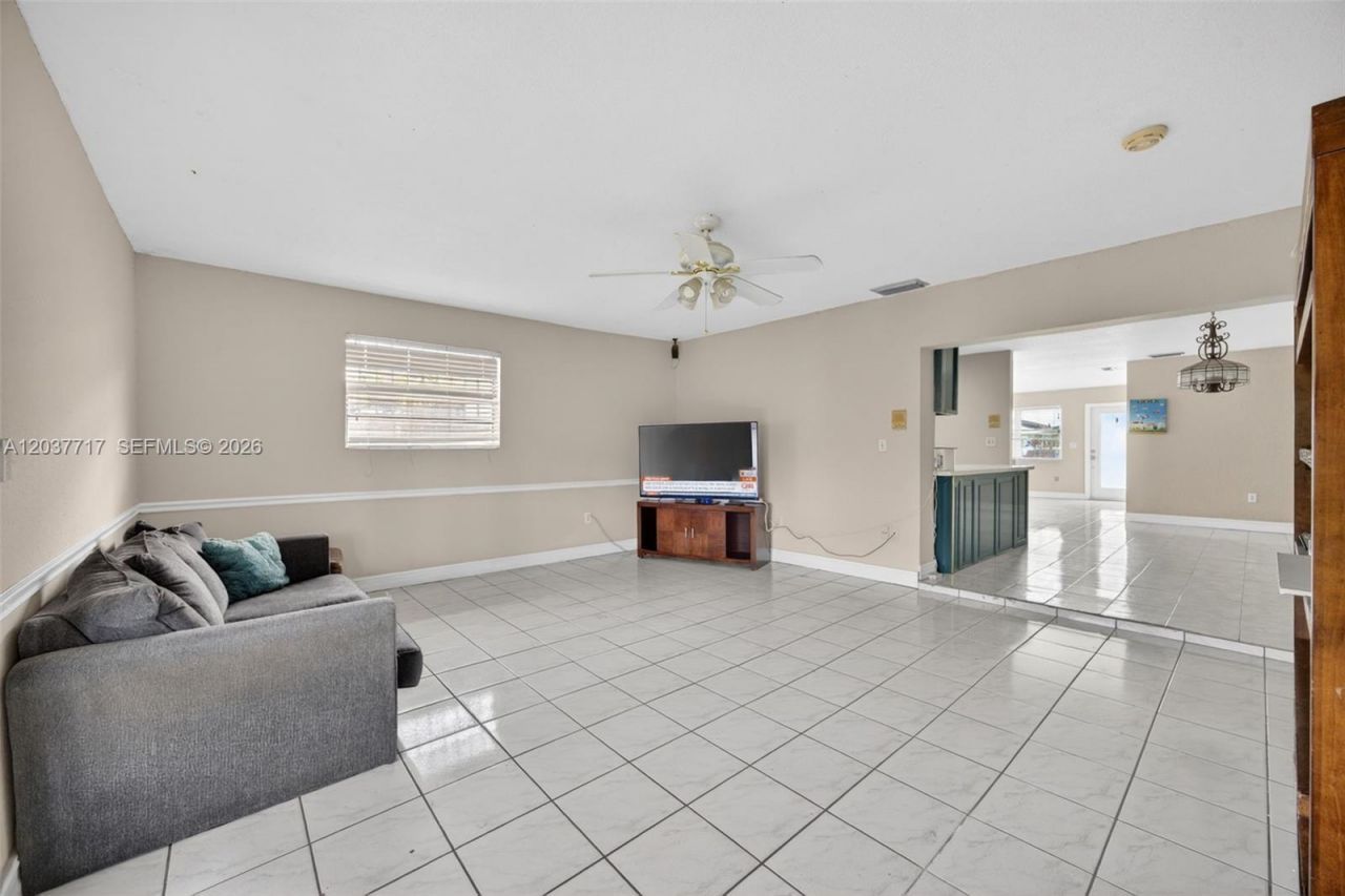 313 NW 132nd Pl , Miami, FL 33182 Photo