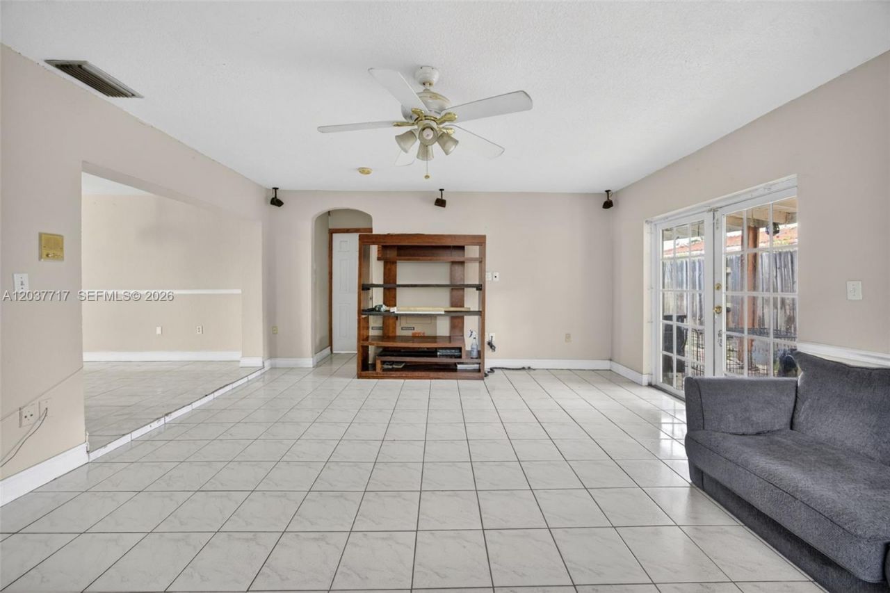 313 NW 132nd Pl , Miami, FL 33182 Photo