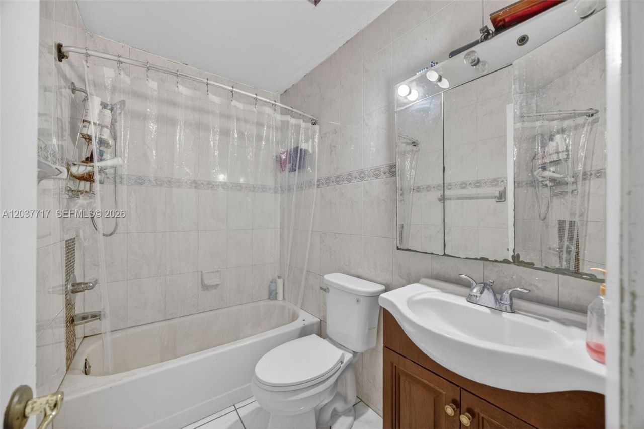 313 NW 132nd Pl , Miami, FL 33182 Photo