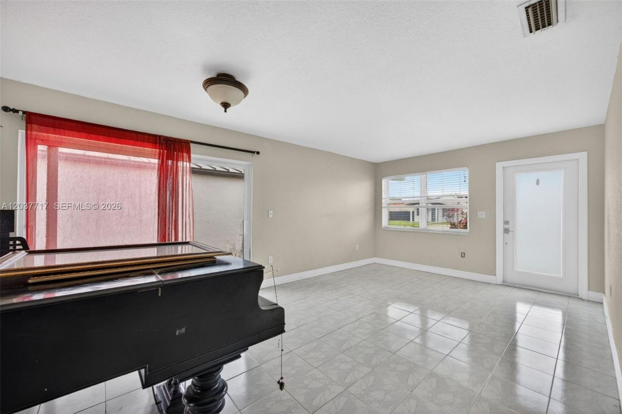 313 NW 132nd Pl , Miami, FL 33182 Photo