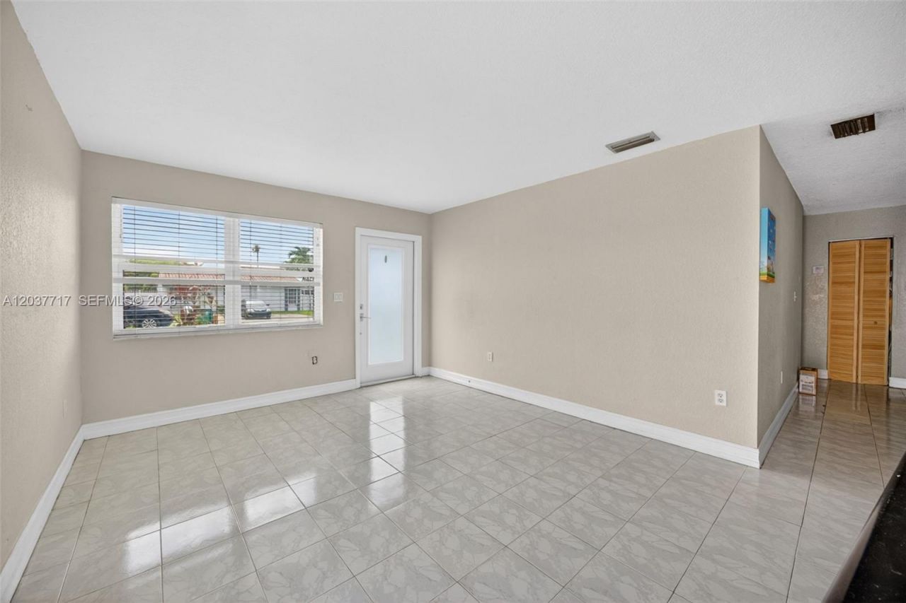313 NW 132nd Pl , Miami, FL 33182 Photo
