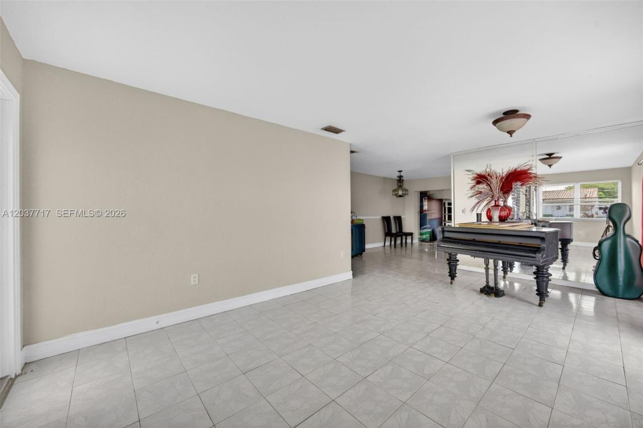 313 NW 132nd Pl , Miami, FL 33182 Photo