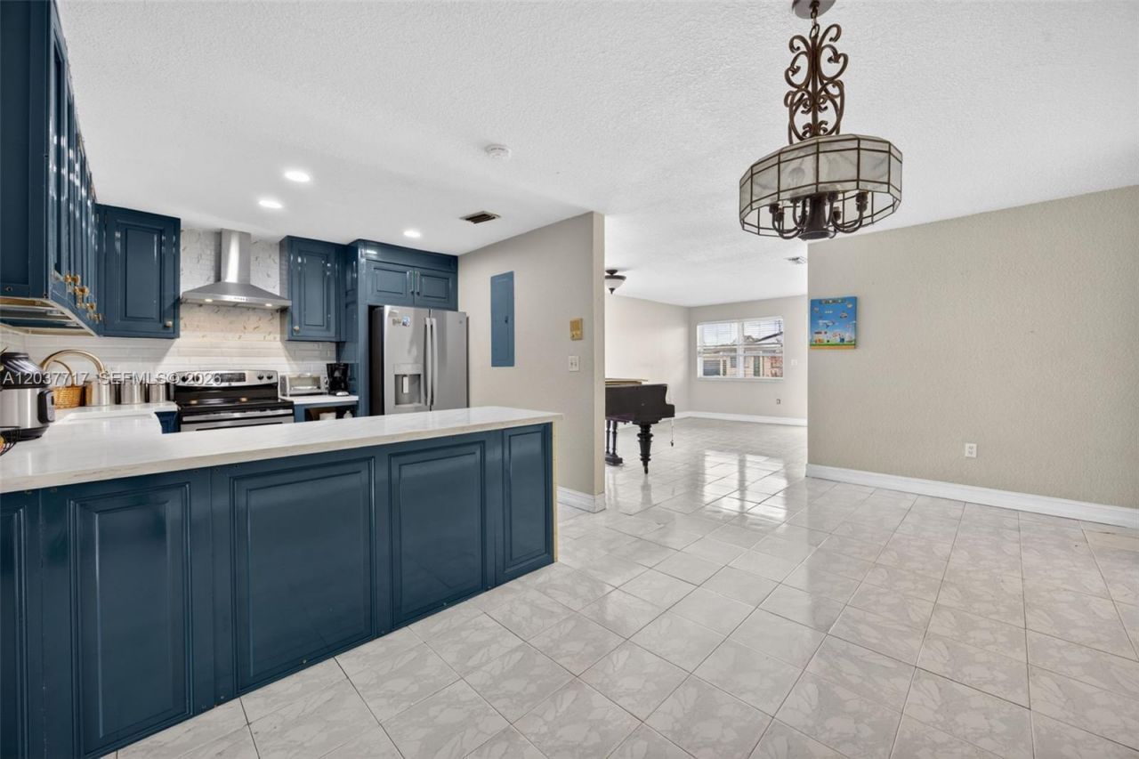313 NW 132nd Pl , Miami, FL 33182 Photo