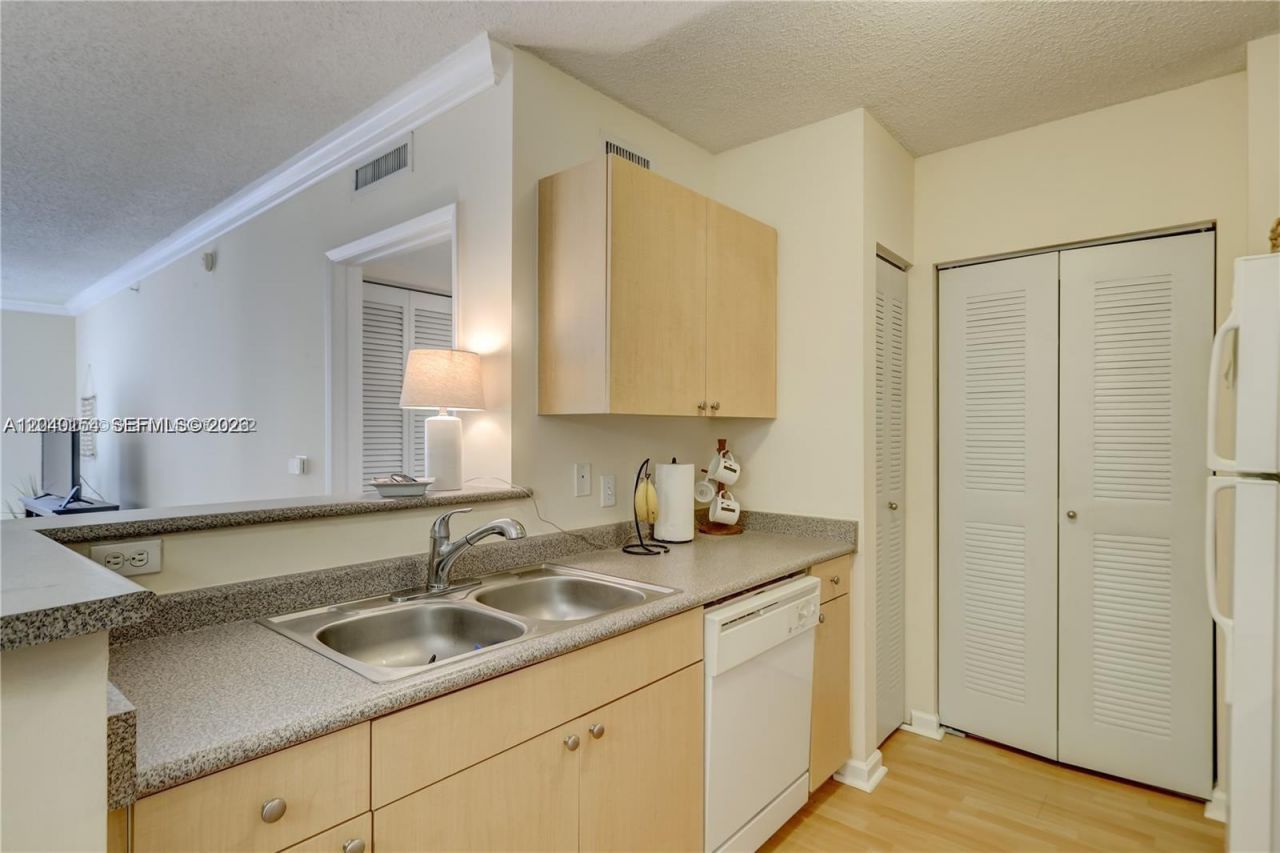1919 Van Buren St , Unit 620A, Hollywood, FL 33020 Photo