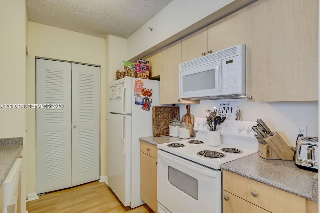 1919 Van Buren St , Unit 620A, Hollywood, FL 33020 Photo