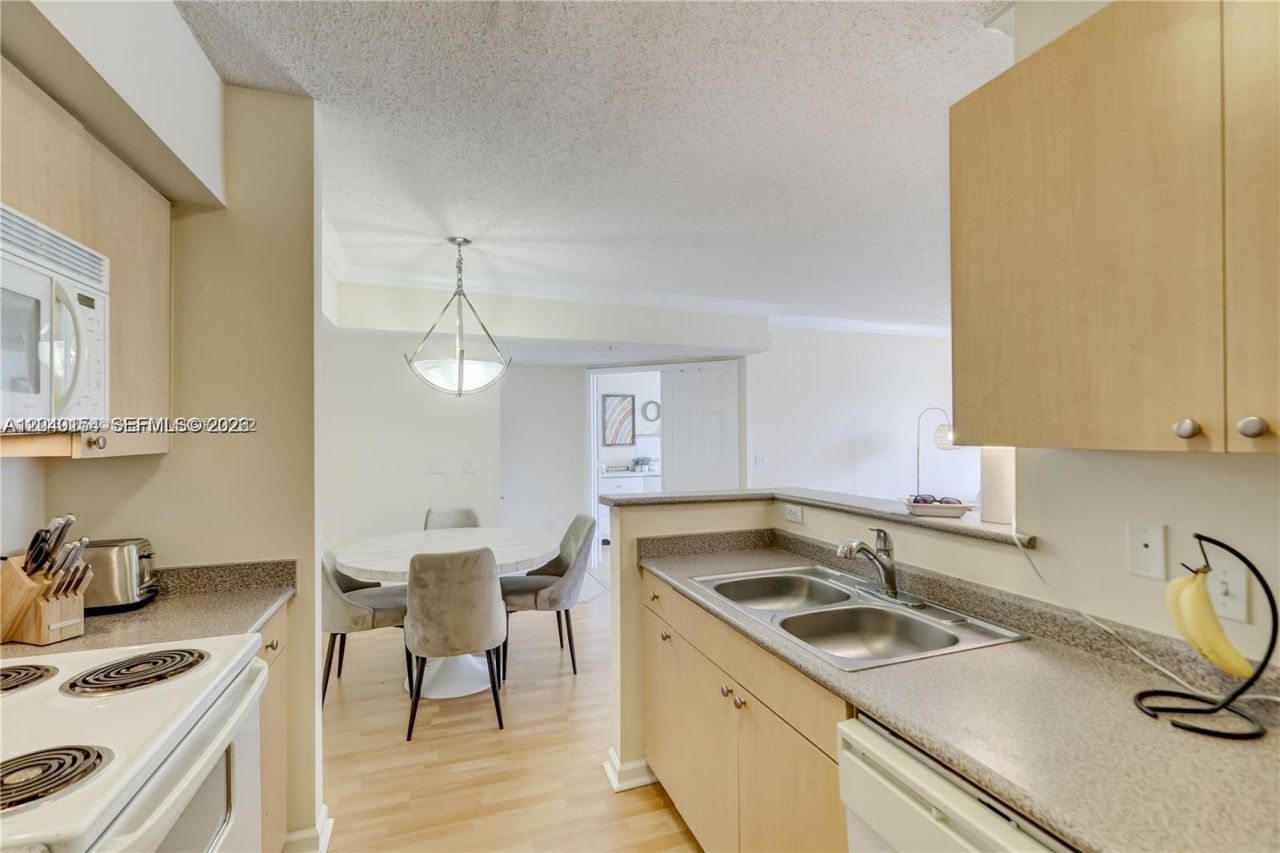 1919 Van Buren St , Unit 620A, Hollywood, FL 33020 Photo