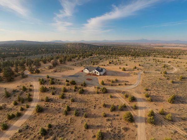 5101 SE Dixon Drive, Madras, OR 97741