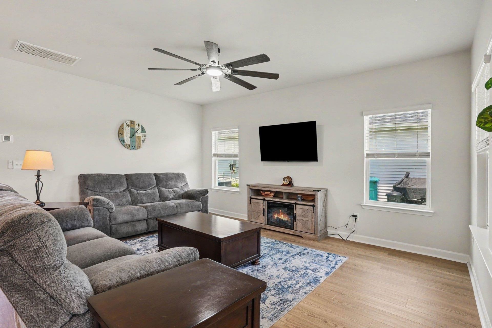 415 Rollins Dr.  Photo 7